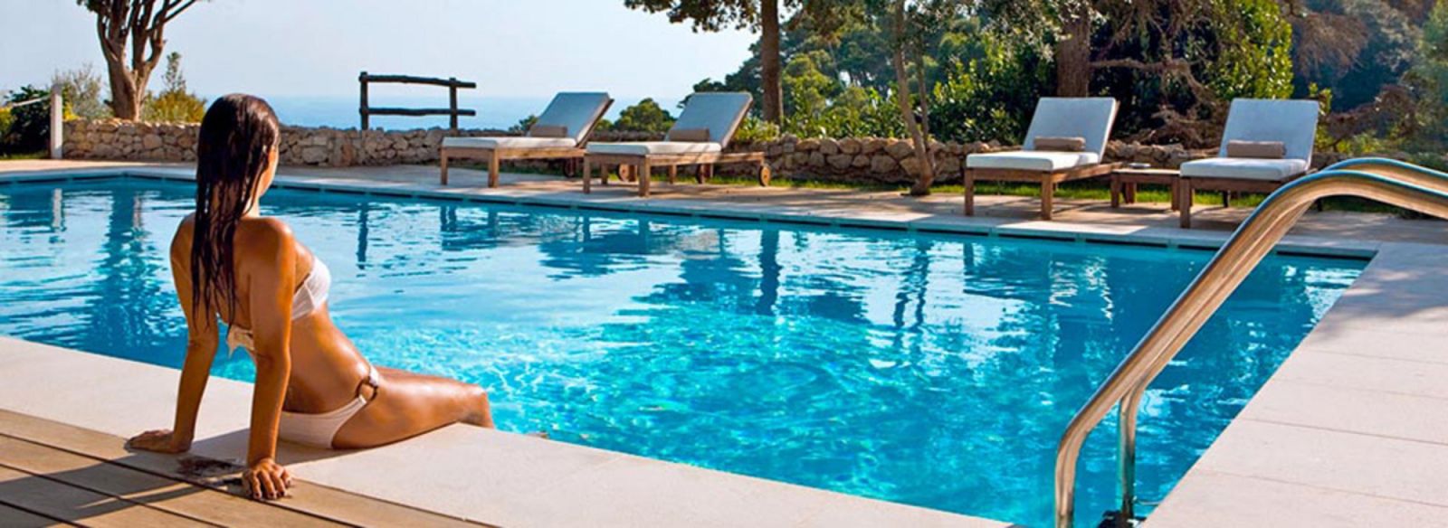 Hồ bơi của căn hộ Cara Riverview