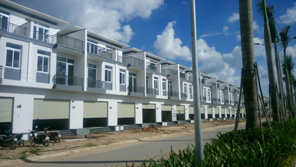 Những căn nhà mặt tiền dự án Phúc An City đã hoàn thiện và đang tiến hành bàn giao cho khách hàng